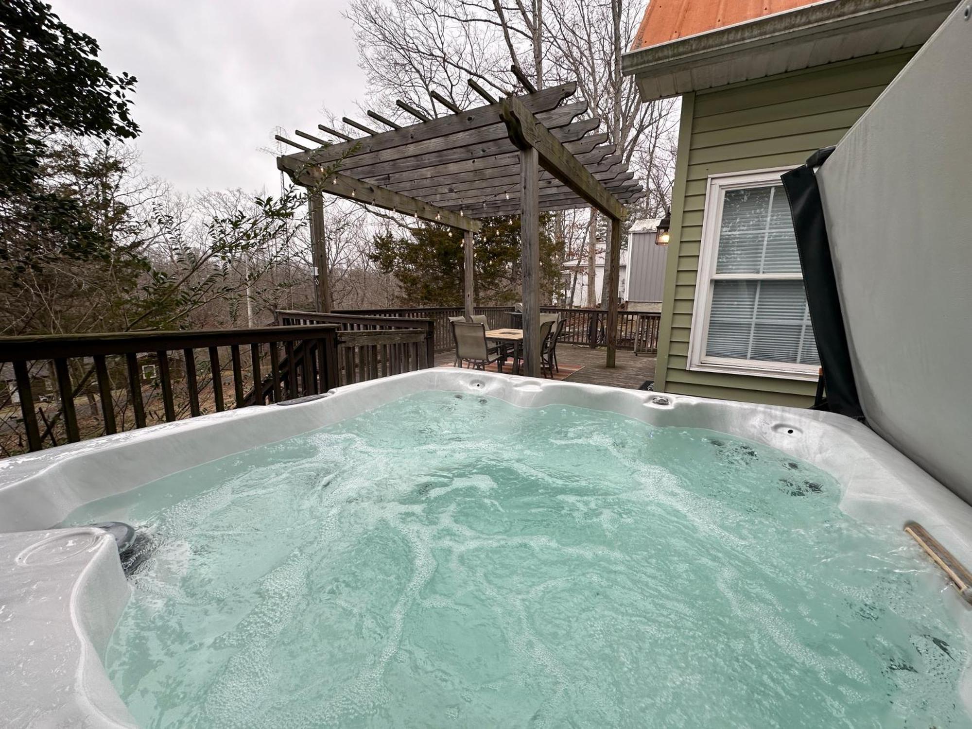 Driftwood Cottage With Hot Tub On Lake Cumberland Russell Springs Esterno foto
